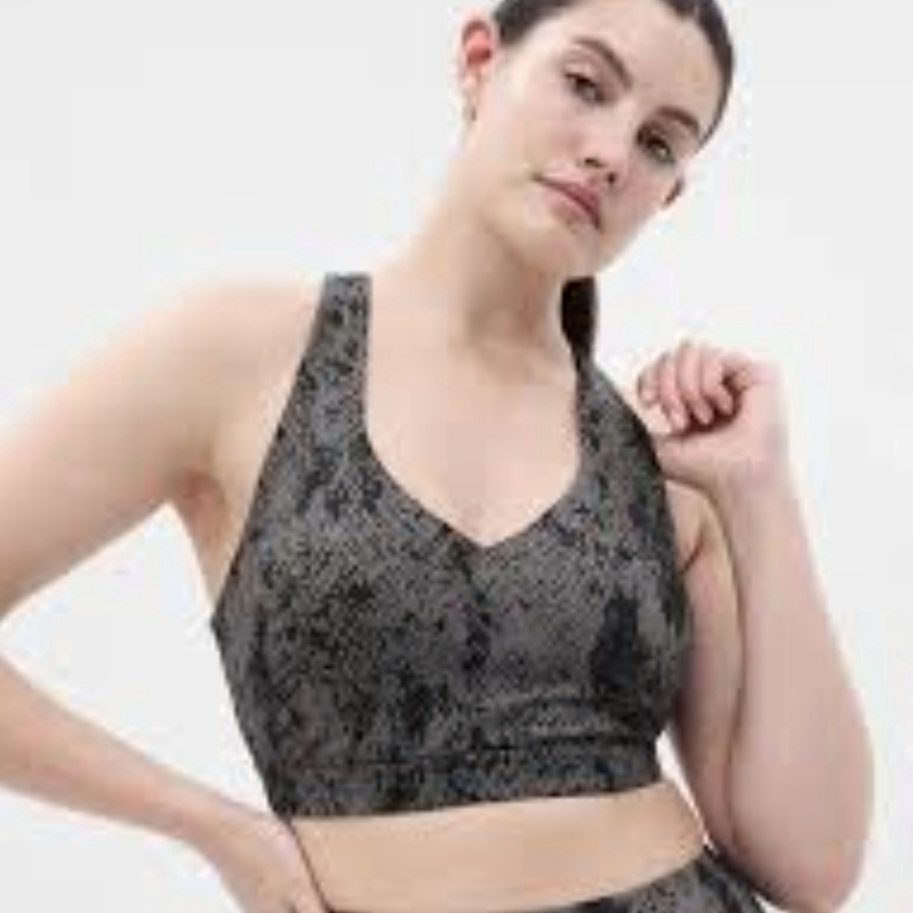 GapFit Studio Cross-Back Sports Bra in Black Snakeprint XL